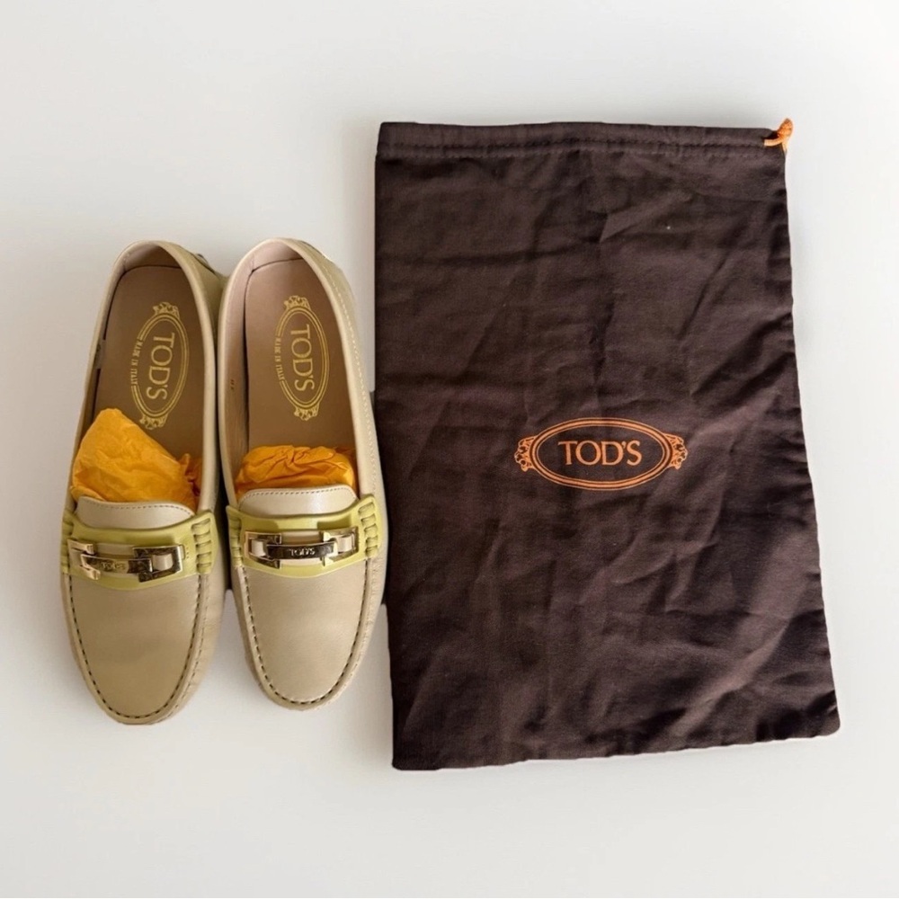 Tod’s Cream Leather Gommino Loafers Gold Hardware Made in Italy